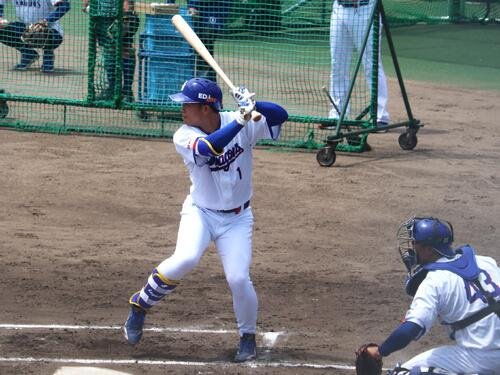 ナゴヤ球場でファームの全体練習に交じってシート打撃に登場したファーム調整中の中日岡林勇希(2026年5月撮影)