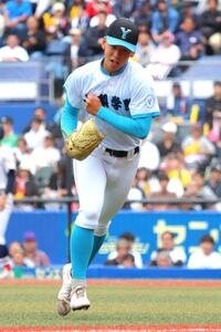 高校野球春季関東大会　準決勝　山梨学院対横浜　4回裏3者凡退に抑えガッツポーズをする山梨学院･渡部瑛太(撮影･栗林真菜)＝2026年5月23日