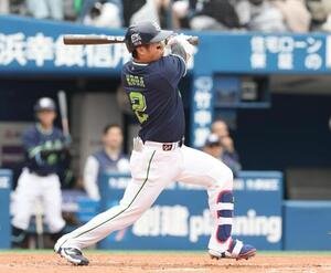 DeNA対ヤクルト　1回表ヤクルト2死満塁、2点適時打を放つ古賀優大(撮影･黒川智章)