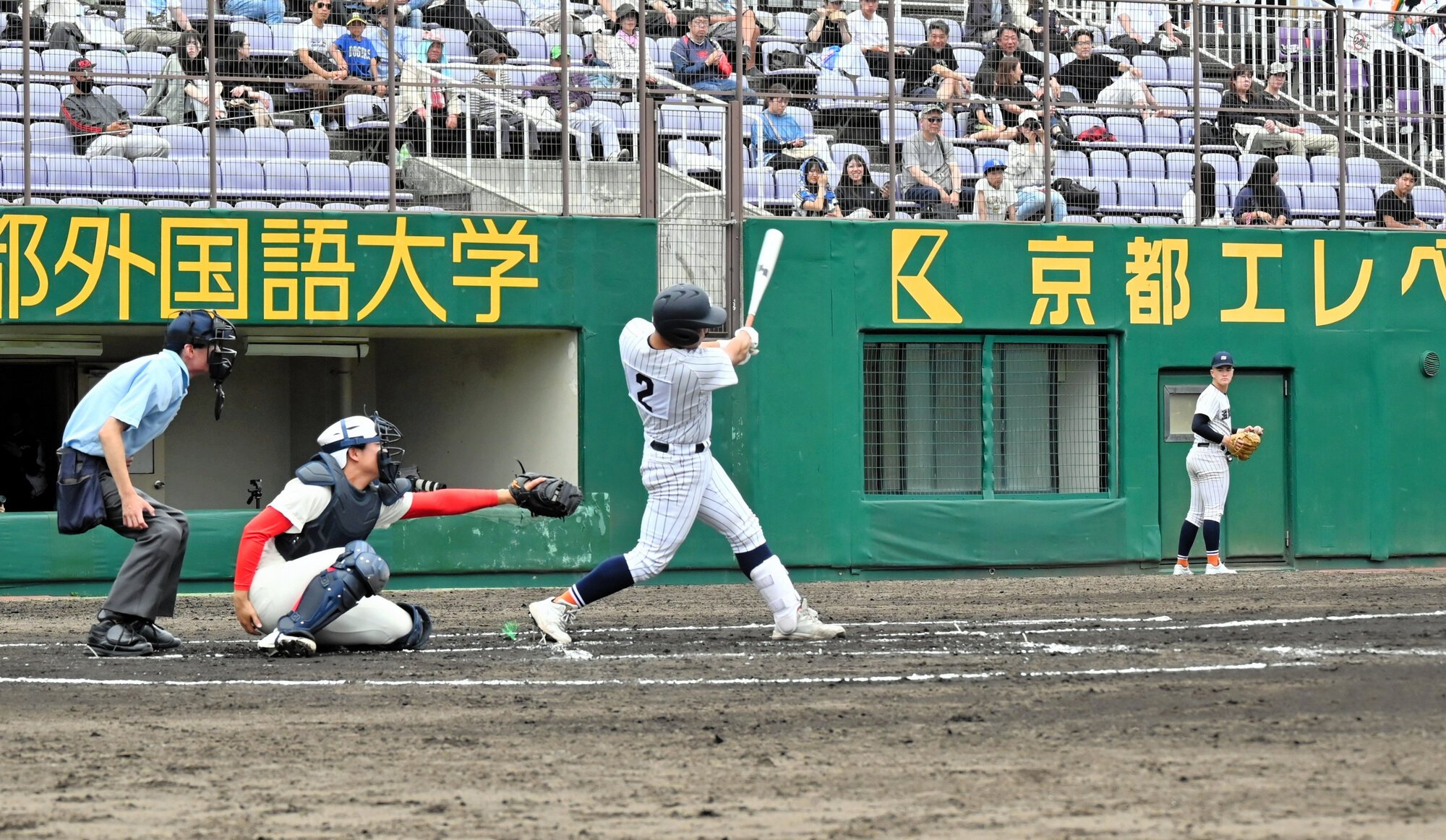 智弁和歌山―滋賀学園　一回裏滋賀学園、中野壮真選手②の中前適時打で先取点。中野捕手は三回にも左越え3点本塁打を放ち、この日4打点の活躍をみせた=2026年5月23日午後1時48分、わかさスタジアム京都、真常法彦撮影
