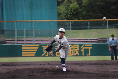 報徳学園対龍谷大平安　先発した報徳学園･沢田