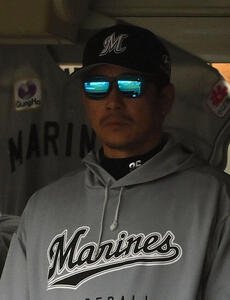 楽天対ロッテ　戦況を見守るロッテサブロー監督＝2026年5月24日(撮影･滝沢徹郎)　