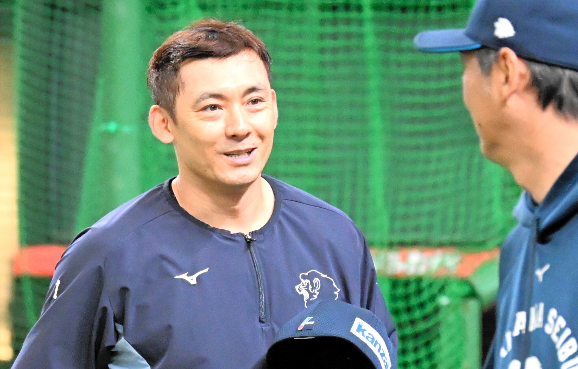 西武の栗山巧(左)