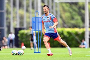 日本代表練習　調整する吉田麻也(撮影･滝沢徹郎)　