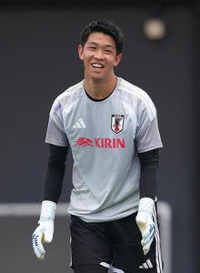 日本代表練習　練習中、笑顔を見せるGK早川友基(撮影･足立雅史)＝2026年5月26日