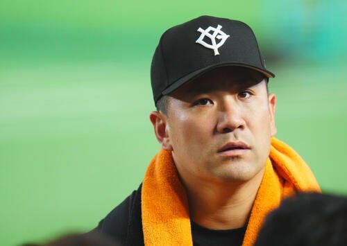 交流戦　巨人対ソフトバンク　試合前練習を終え囲み取材に応じる巨人田中将大(撮影･垰建太)