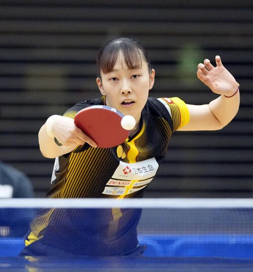 卓球アジア選手権代表選考会最終日　女子シングルス決勝　赤江夏星対長崎美柚　第2セット、打ち返す赤江夏星(撮影･小島史椰)＝2026年5月27日