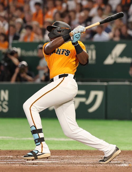 巨人対ソフトバンク　6回裏巨人2死、代打で中飛二倒れるフリアン･ティマ(撮影･野上伸悟)＝2026年5月28日