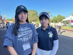 日本の優勝に貢献した岩永杏奈(左)、右は同じアマチュアで活躍する妹梨花＝2025年10月撮影