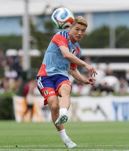 日本代表練習　シュート練習する堂安律(2026年5月28日撮影)