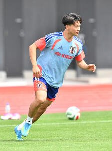 日本代表練習　調整する塩貝健人(撮影･滝沢徹郎)