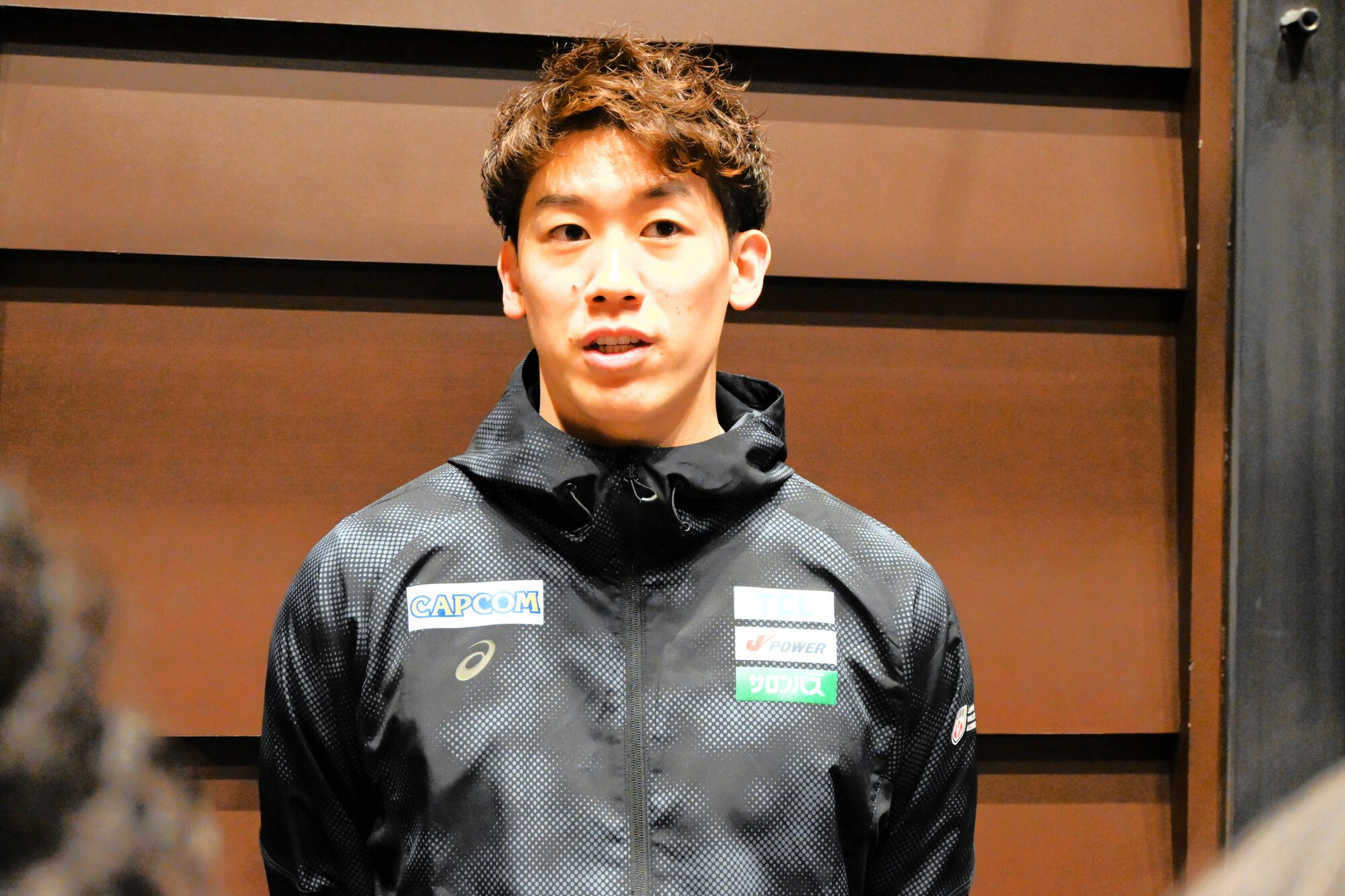 中国で開かれるバレーボール男子のネーションズリーグを前に、取材に応じた石川祐希=2026年6月7日、羽田空港