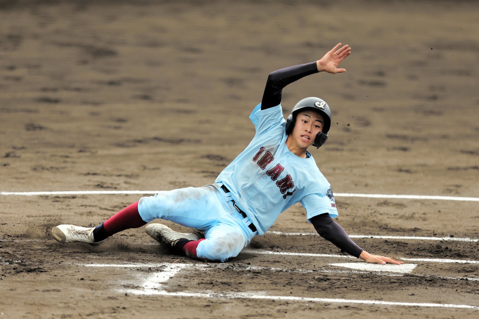 岩美―開星　一回表、岩美･竹野選手の左前打で二塁走者の水口選手が生還し先制=2026年6月7日午前10時0分、ヤマタスポーツパーク野球場、山田一仁さん撮影