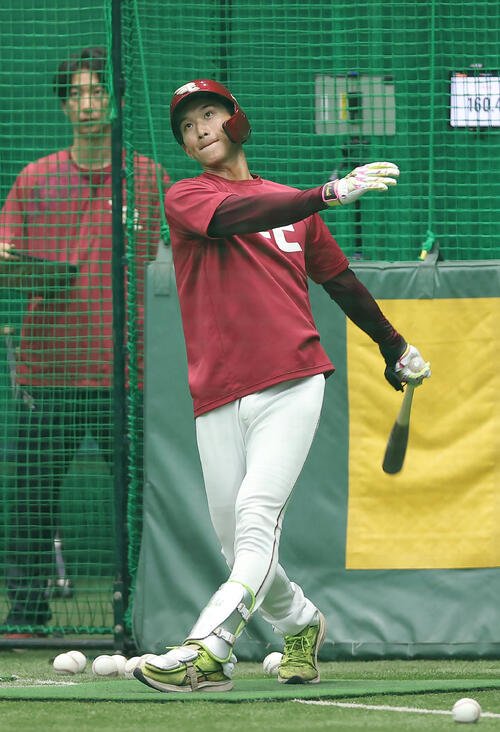 打撃練習を行う楽天吉野創士(撮影･前田充)