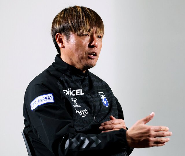 PK戦について話す遠藤保仁･ガ大阪コーチ＝大山貴世撮影
