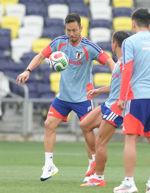 サッカー日本代表W杯北中米大会ベースキャンプ　ボール回しをする吉田麻也(2026年6月8日撮影)