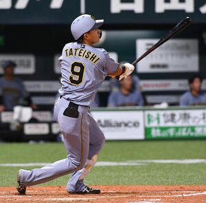 ソフトバンク対阪神　5回表阪神2死一塁、立石正広は左越え2点本塁打を放つ(撮影･岩下翔太)