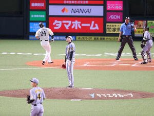 ソフトバンク対阪神　3回裏ソフトバンク2死一塁、栗原陵矢に右越え2点本塁打を浴びた才木浩人(撮影･梅根麻紀)