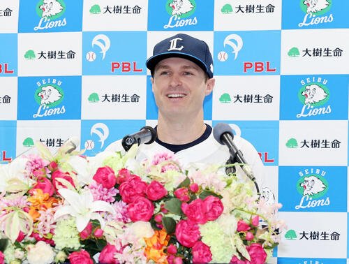 大樹生命月間MVP賞を受賞した西武ネビン(撮影･鈴木正人)