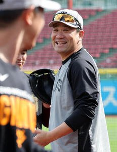 楽天対巨人　練習中、笑顔の巨人田中将大(撮影･浅見桂子)