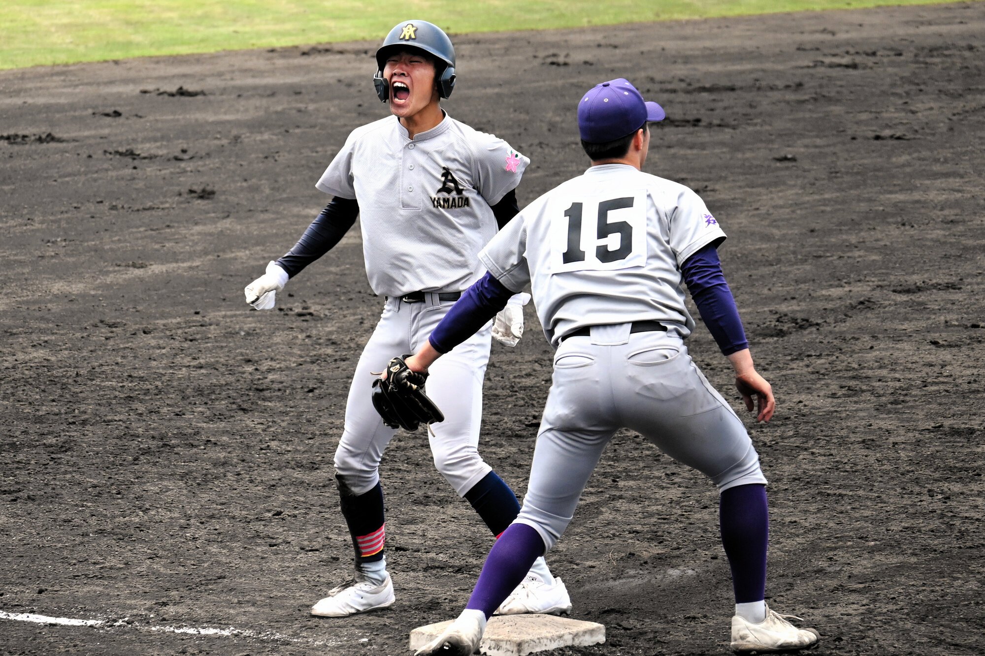 青森山田―花巻東　八回、青森山田の川久保が勝ち越しの2点タイムリー三塁打を放つ=2026年6月10日、ダイシン、坂田達郎撮影
