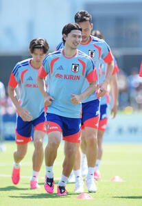 サッカー日本代表W杯北中米大会ベースキャンプ　体を動かす南野拓実(撮影･足立雅史)