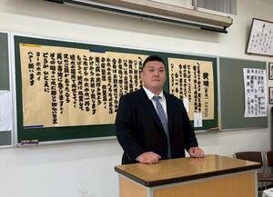 相撲教習所で相撲甚句の授業を行った春日山親方(元関脇勢)