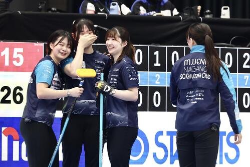 日本カーリング選手権大会　横浜2026　女子2次リーグ　SC軽井沢クラブ対札幌国際大学　札幌国際大学に勝利するSC軽井沢クラブ(撮影･河田真司)
