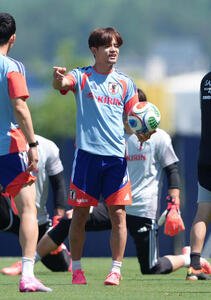 サッカー日本代表W杯北中米大会ベースキャンプ　練習に臨む久保建英(撮影･足立雅史)