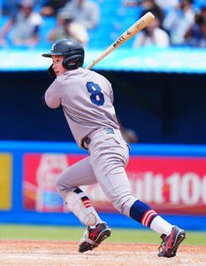 全日本大学野球選手権　準々決勝　日体大対慶大　2回裏慶大1死、二塁打を放つ丸田湊斗(撮影･垰建太)