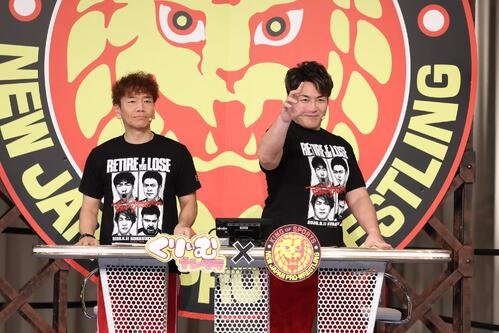 司会を務めた上田晋也(左)と新日本プロレス棚橋弘至社長