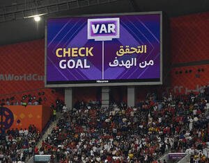 W杯カタール大会　日本対スペイン　後半、田中のゴールに関してVARが入る(2022年12月撮影)