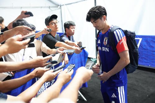 サッカー日本代表W杯北中米大会ベースキャンプ　練習後、取材に応じる谷口彰悟(撮影･足立雅史)