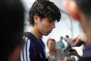 サッカー日本代表W杯北中米大会ベースキャンプ　練習後、取材に応じる田中碧(撮影･足立雅史)