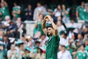 サッカーワールドカップ北中米大会　グループA　メキシコ―南アフリカ　後半、チーム2点目となるゴールを決めて喜ぶメキシコのR･ヒメネス=2026年6月11日、メキシコ市、内田光撮影
