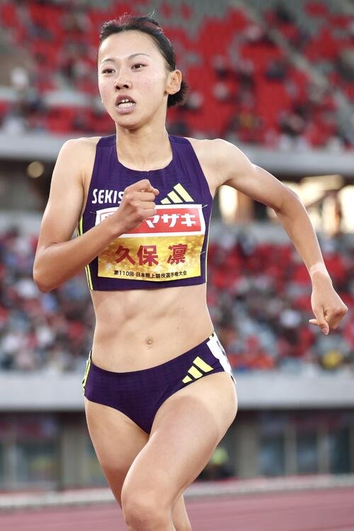 女子800メートル予選　力走する久保凜(撮影･宮地輝)