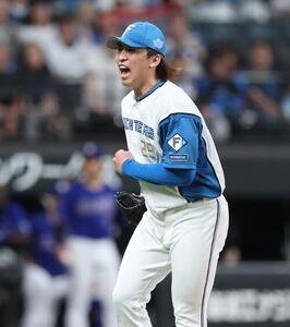日本ハム対中日　4回表中日2死二塁、細川成也を三振にとり叫ぶ細野晴希(撮影･黒川智章)