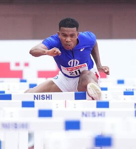 第110回日本陸上競技選手権大会　男子110m障害予選、古賀ジェレミーは力走するも予選通過ならず(撮影･森本幸一)