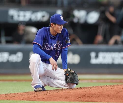 日本ハム｣対中日　9回裏日本ハム1死、水野達稀にサヨナラ本塁打を浴びる草加勝(撮影･黒川智章)