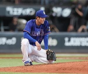 日本ハム｣対中日　9回裏日本ハム1死、水野達稀にサヨナラ本塁打を浴びる草加勝(撮影･黒川智章)