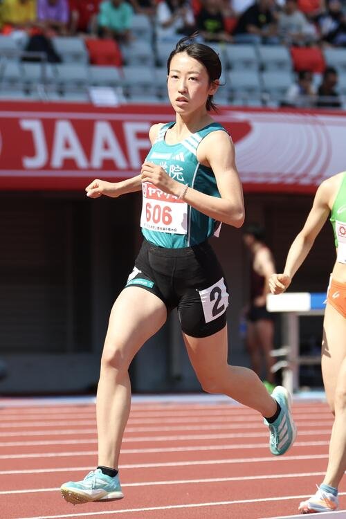 第110回日本陸上競技選手権大会　第2日　女子1500メートル予選　力走する芦田和佳(撮影･宮地輝)