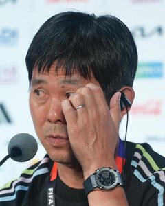 公式会見で神妙な表情を見せる森保一監督(撮影･足立雅史)