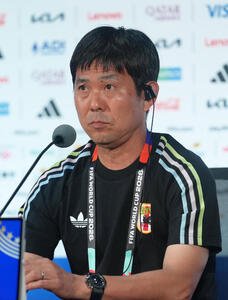 公式会見で神妙な表情を見せる森保一監督(撮影･足立雅史)