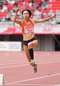 第110回日本陸上競技選手権大会　女子三段跳び決勝1回目の跳躍をする剱持クリア(撮影･森本幸一)