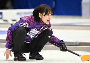 日本カーリング選手権大会横浜大会2026　女子決勝　SC軽井沢クラブ対北海道銀行　第4エンド、指示を出す北海道銀行の仁平美来(撮影･千葉一成)