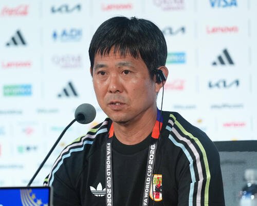 公式会見で神妙な表情を見せる森保一監督(撮影･足立雅史)