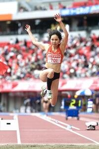第110回日本陸上競技選手権大会　最終日　女子三段跳び決勝　跳躍する剱持クリア(撮影･宮地輝)