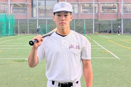 バットを持つ淑徳･秋山大志郎(撮影･栗林真菜)