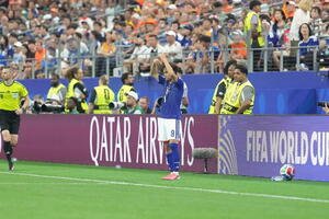 W杯北中米大会　1次リーグ　第1戦　日本対オランダ　後半、自ら交代を要請する久保建英(撮影･足立雅史)