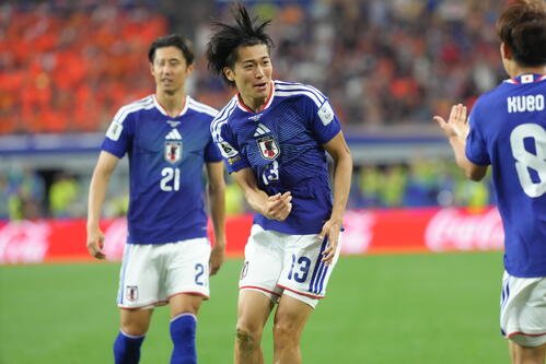 W杯北中米大会　1次リーグ　第1戦　日本対オランダ　後半、ゴールを決め喜ぶ中村敬斗(中央)(撮影･足立雅史)